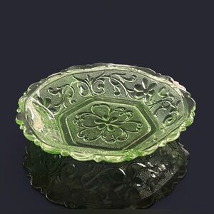 VINTAGE 1920’s 30’s Green Depression Glass Uranium Bowl 6.5”